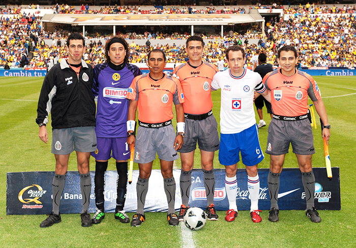 capitanes de club America vs Cruz Azul Ochoa